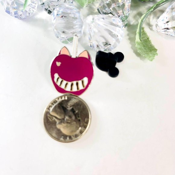 Disney Parks Hidden Mickey Cheshire Apple Pin - Picture 2 of 3